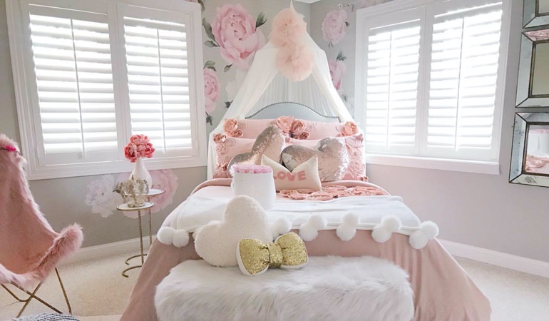 Plantation shutters can add some flair to your children’s bedroom. Plantation shutters in a girls bedroom