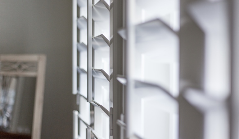 Your faux wood should have sturdy louvers if you’re looking for energy efficiency and a real-wood feel. Faux Wood Plantation Shutters in Atlanta